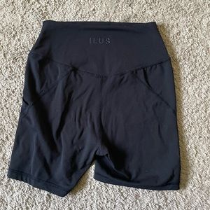 ILUS confidence 4.5 inch shorts